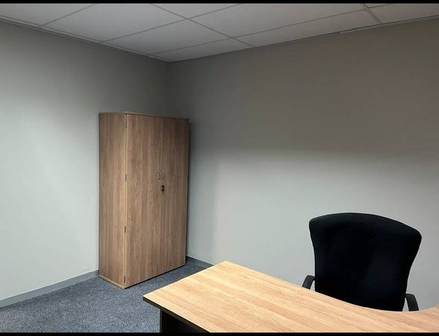 13.70M² BUSINESS CENTRE TO LET IN GILLITTS